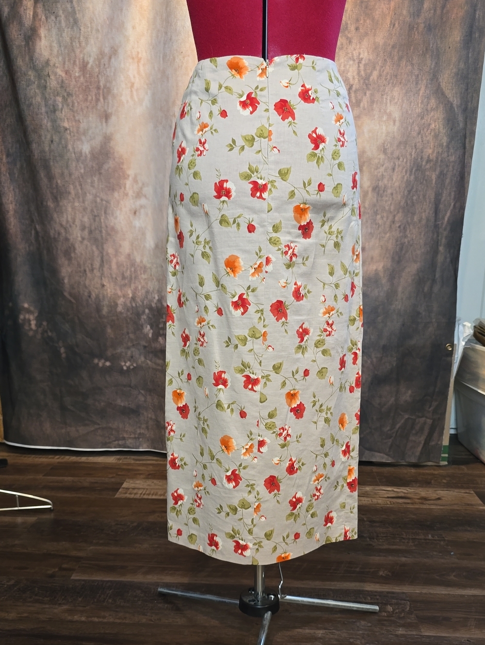 Chaus Floral Midi faux wrap Skirt in Cream with Red & Orange Blooms sz 6 - Picture 7 of 9